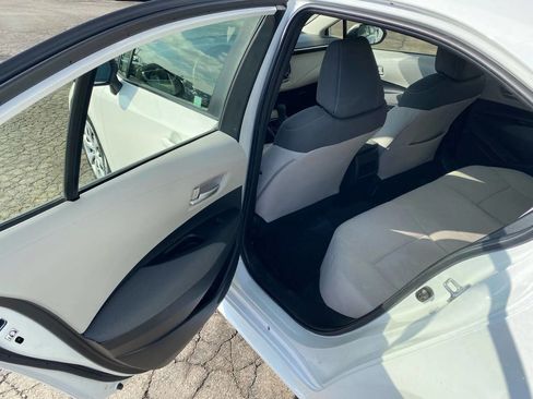 Used 2021 Toyota Corolla LE image 19
