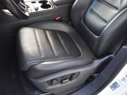 Used 2016 Volkswagen Touareg TDI AWD/4WD image 41