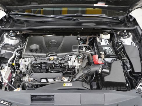 Used 2018 Toyota Camry LE image 28