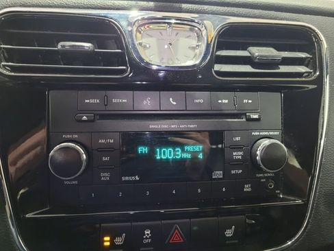 Used 2013 Chrysler 200 Limited image 23