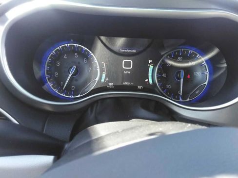 Certified 2024 Chrysler Pacifica Touring-L FWD image 15