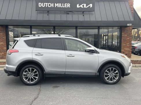 Used 2017 Toyota RAV4 Limited image 8