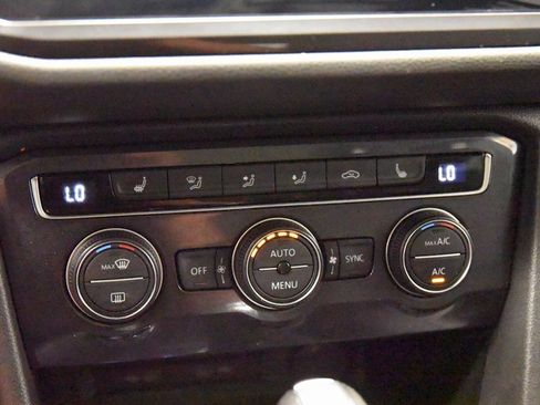 Used 2021 Volkswagen Tiguan SE w/ Panoramic Sunroof Package image 18