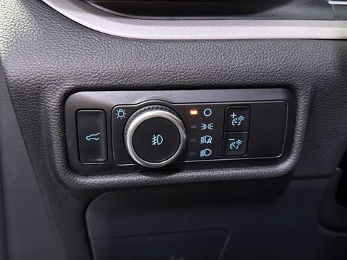 Used 2023 Ford Explorer XLT w/ Equipment Group 202A AWD/4WD image 32