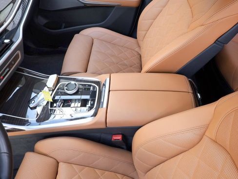 Used 2024 BMW X7 xDrive40i w/ Executive Package image 43