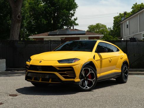 Used 2021 Lamborghini Urus AWD/4WD image 3