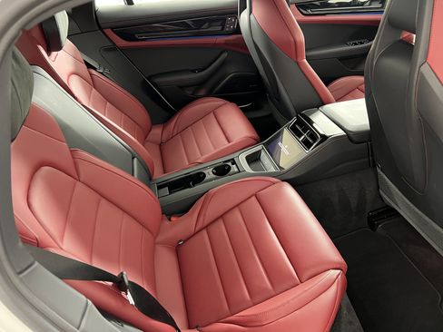 Used 2025 Porsche Panamera 4 image 28
