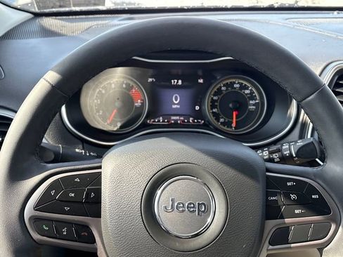 Used 2021 Jeep Cherokee Latitude Lux w/ Comfort/Convenience Group AWD/4WD image 21