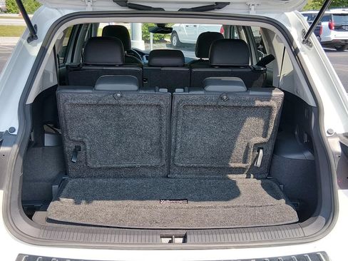 Used 2023 Volkswagen Tiguan SE w/ Panoramic Sunroof Package FWD image 17