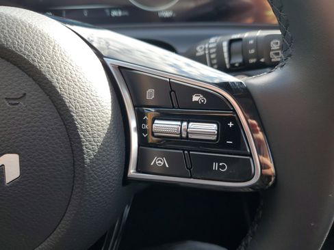 Certified 2025 Kia Seltos EX image 28