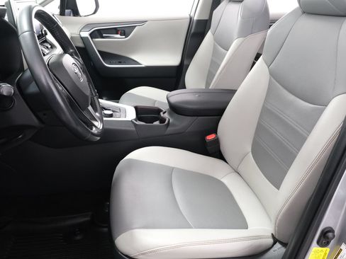 Used 2019 Toyota RAV4 Limited AWD/4WD image 30