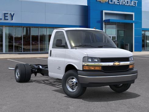 New 2025 Chevrolet Express 3500 w/ Power Convenience Package image 46