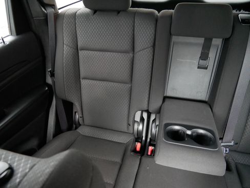 Used 2021 Jeep Grand Cherokee Laredo AWD/4WD image 12