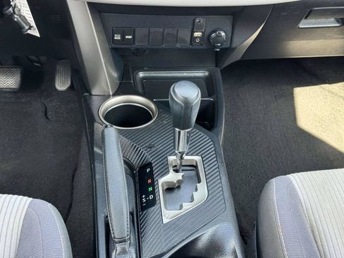 Used 2013 Toyota RAV4 XLE AWD/4WD image 8