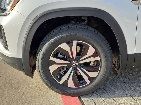 New 2026 Volkswagen Atlas Cross Sport SE image 6