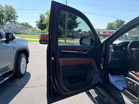 Used 2023 GMC Yukon XL Denali Ultimate AWD/4WD image 23