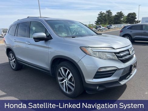 Used 2018 Honda Pilot Touring image 2
