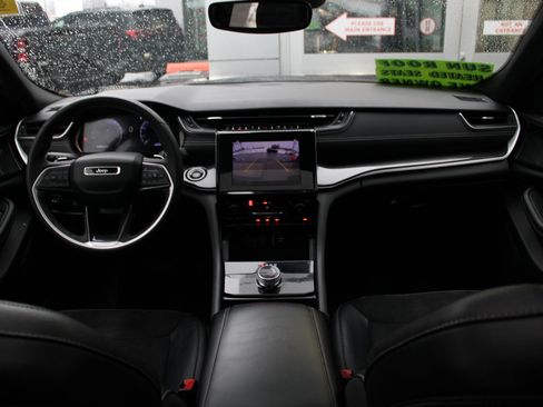 Certified 2023 Jeep Grand Cherokee L Laredo image 31