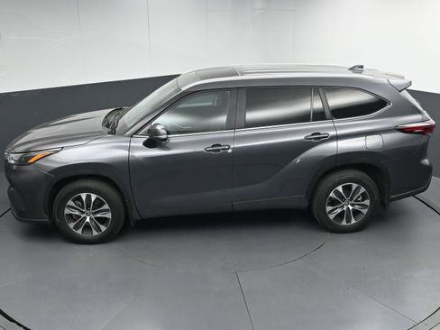 Certified 2024 Toyota Highlander XLE image 39