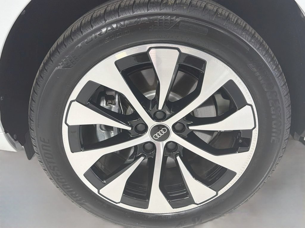 Used 2026 Audi Q3 quattro 2.0T w/ Driver Assistance Package AWD/4WD image 32