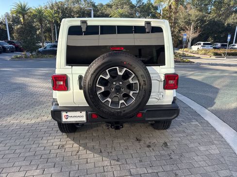 Used 2024 Jeep Wrangler Sahara image 8