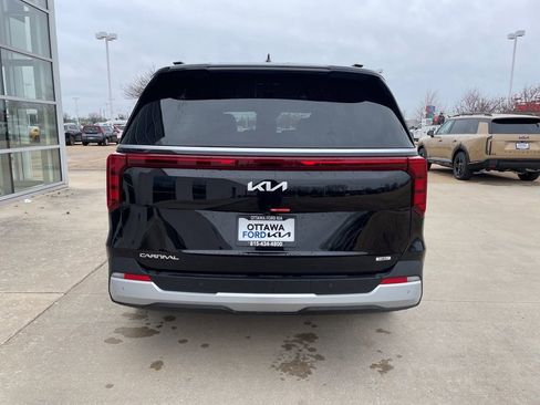 New 2026 Kia Carnival EX image 6