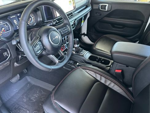 New 2025 Jeep Gladiator Rubicon image 10