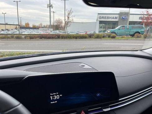 Used 2025 Hyundai Elantra SEL image 18