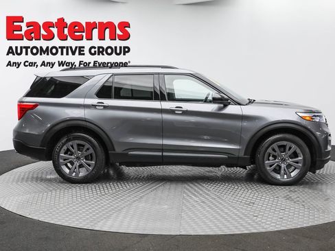 Used 2022 Ford Explorer XLT w/ Equipment Group 202A image 4