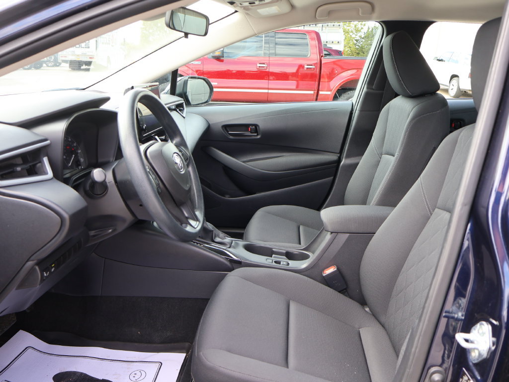 Used 2025 Toyota Corolla LE FWD image 21