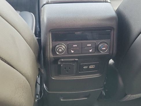 Used 2023 GMC Acadia Denali w/ Denali Ultimate Package image 10