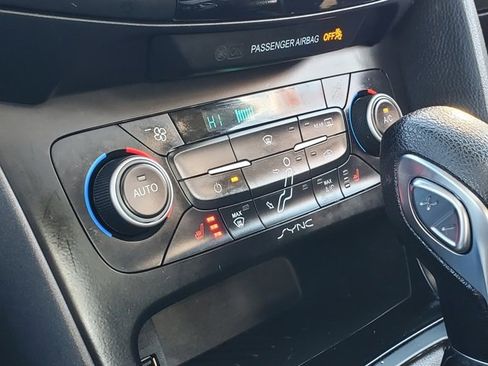 Used 2018 Ford Focus SEL w/ Cold Weather Package image 18