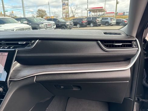 Used 2022 Jeep Grand Cherokee L Limited image 20