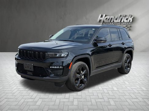 Used 2023 Jeep Grand Cherokee Limited w/ Luxury Tech Group II AWD/4WD image 5