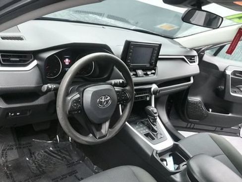 Used 2021 Toyota RAV4 LE w/ Carpet Mat Package (TMS) AWD/4WD image 25