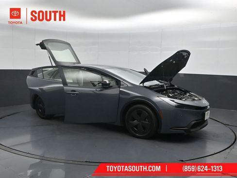 Used 2025 Toyota Prius LE FWD image 57