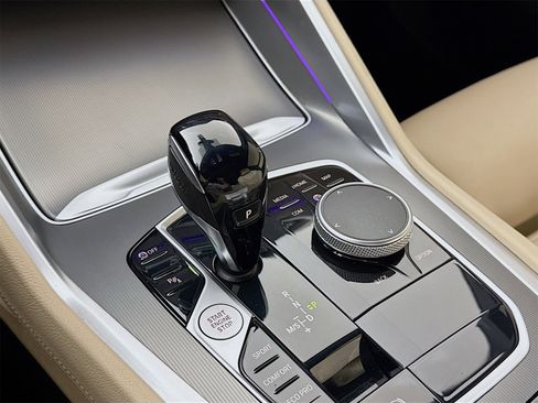 Used 2022 BMW X6 xDrive40i w/ M Sport Package image 18