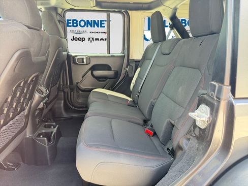 Used 2022 Jeep Wrangler Unlimited Rubicon w/ Xtreme Recon 35" Tire Package AWD/4WD image 22