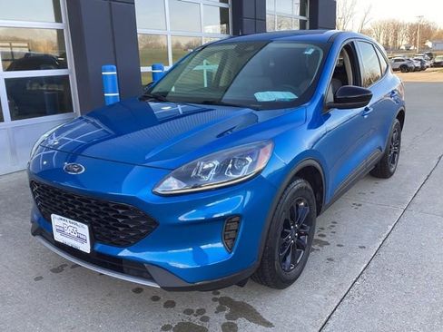 Used 2020 Ford Escape SE Sport image 2