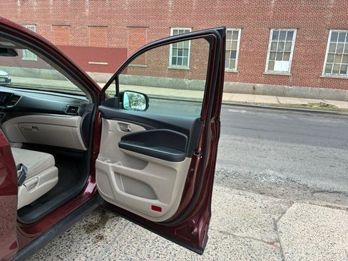 Used 2021 Honda Pilot EX image 16