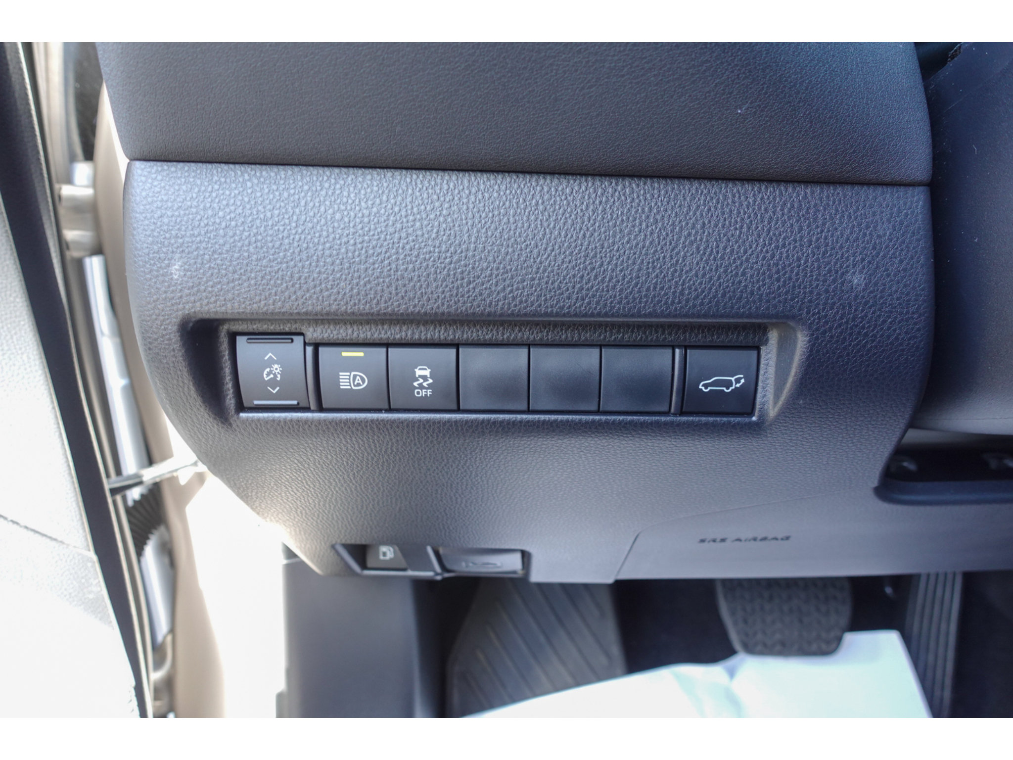 Used 2024 Toyota Venza XLE AWD/4WD image 12