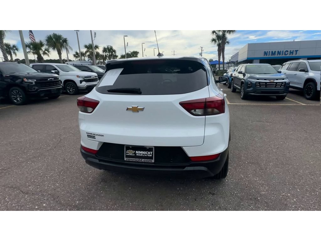 Used 2024 Chevrolet TrailBlazer LS w/ LS Convenience Package FWD image 3