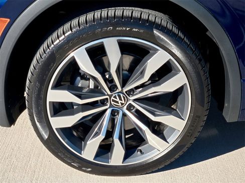 Used 2022 Volkswagen Tiguan SEL R-Line image 9