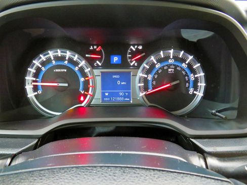 Used 2015 Toyota 4Runner SR5 image 32