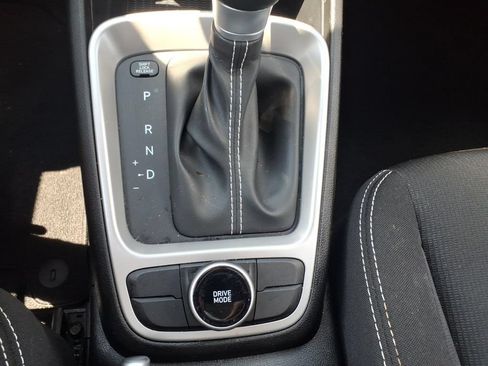 Used 2025 Hyundai Venue SEL FWD image 24