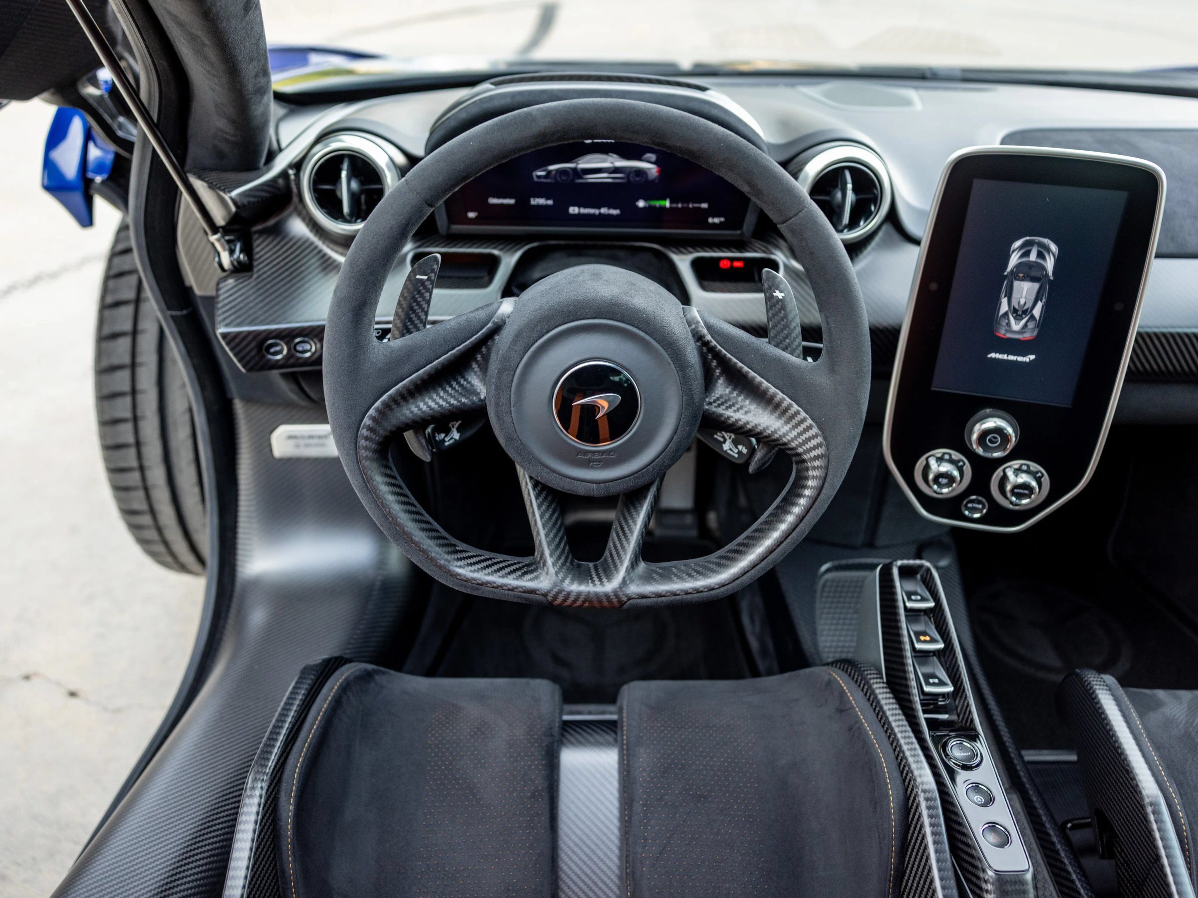 Used 2019 McLaren Senna RWD image 16