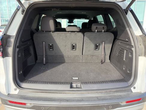 Used 2025 GMC Acadia Elevation image 8