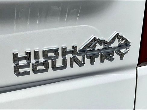 Used 2022 Chevrolet Silverado 1500 High Country w/ Technology Package image 27