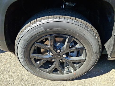 New 2026 Jeep Grand Cherokee Altitude AWD/4WD image 4