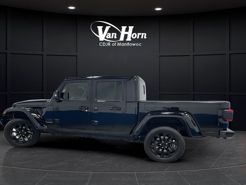 Used 2023 Jeep Gladiator Overland AWD/4WD image 6